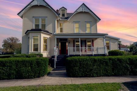 Spacious Upstairs 1Bed- Walking Distance To Beach Outlet Mall 미시건 시티 외부 사진