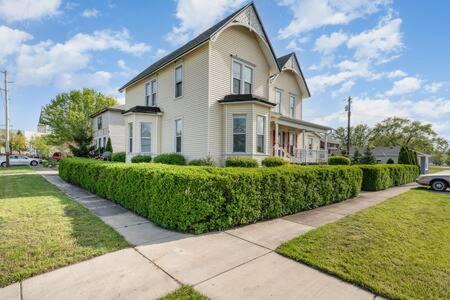 Spacious Upstairs 1Bed- Walking Distance To Beach Outlet Mall 미시건 시티 외부 사진