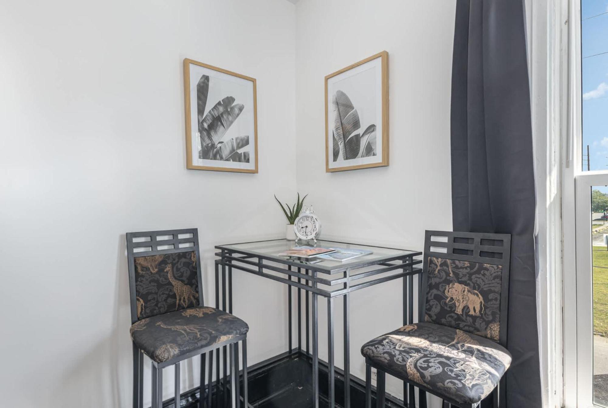 Spacious Upstairs 1Bed- Walking Distance To Beach Outlet Mall 미시건 시티 외부 사진