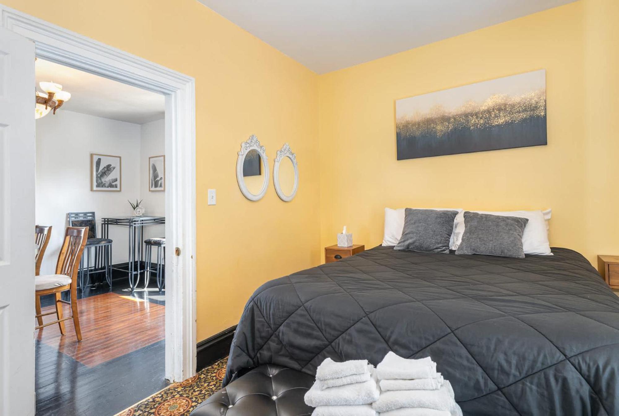 Spacious Upstairs 1Bed- Walking Distance To Beach Outlet Mall 미시건 시티 외부 사진