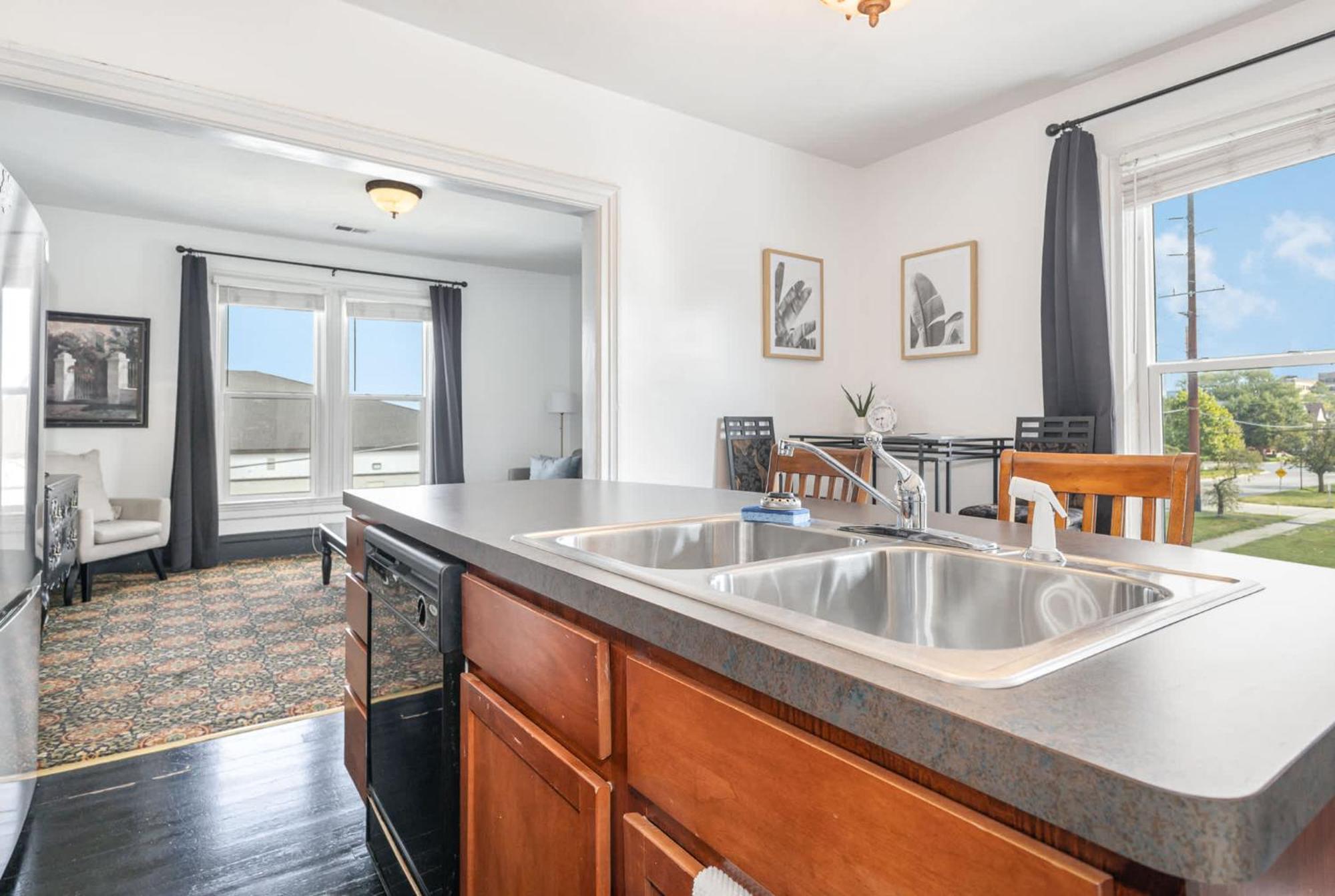 Spacious Upstairs 1Bed- Walking Distance To Beach Outlet Mall 미시건 시티 외부 사진