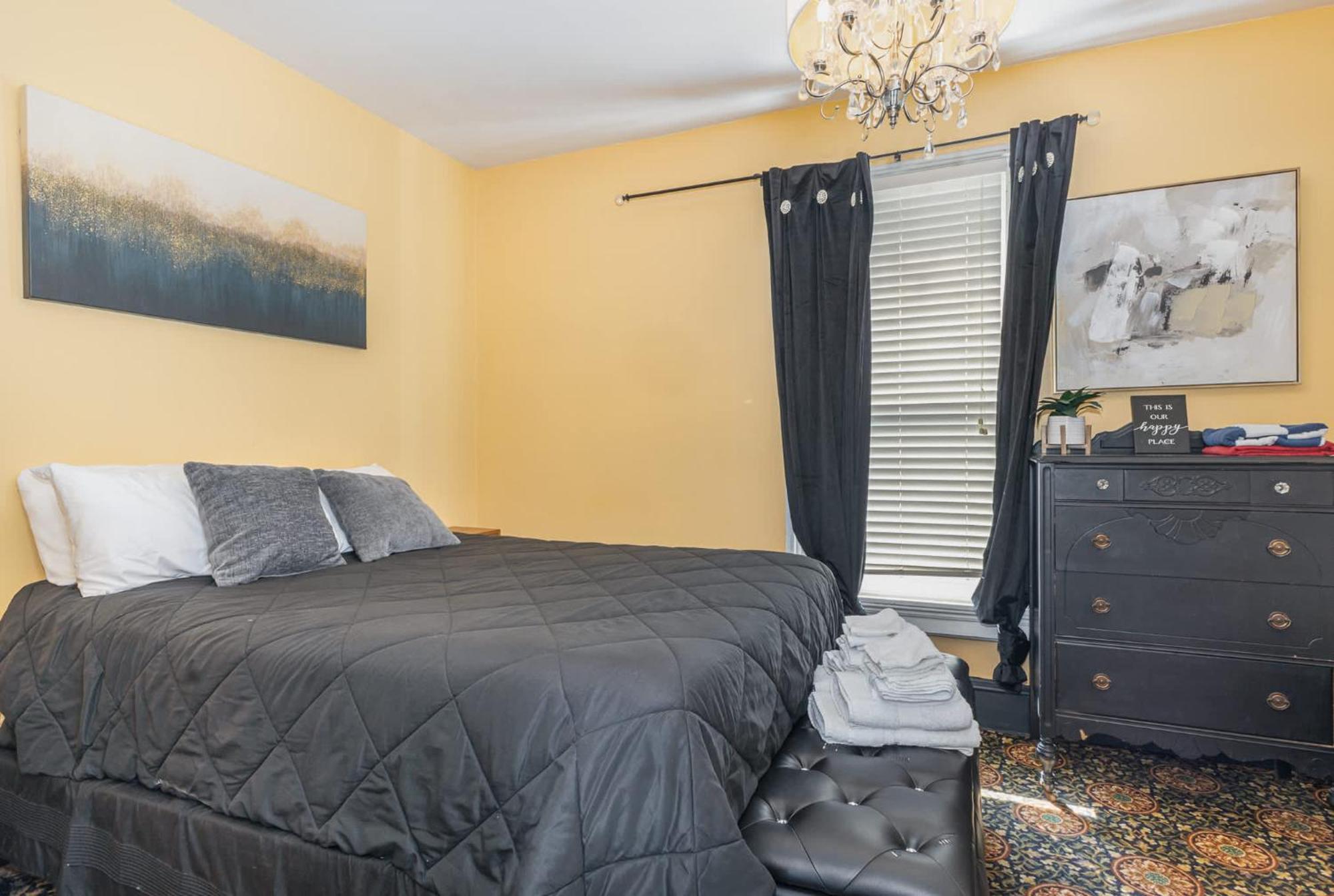 Spacious Upstairs 1Bed- Walking Distance To Beach Outlet Mall 미시건 시티 외부 사진