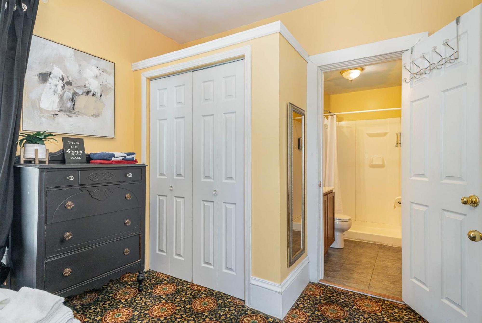 Spacious Upstairs 1Bed- Walking Distance To Beach Outlet Mall 미시건 시티 외부 사진